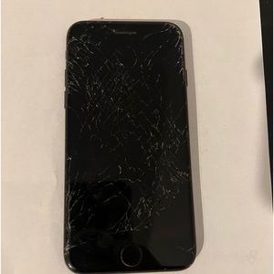 4 Apple iPhones for parts